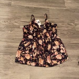 Cute floral flowy tanktop!